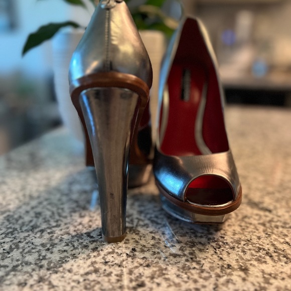 Charles Jordan Platform heels. Pewter with natural leather accents. - Picture 4 of 9